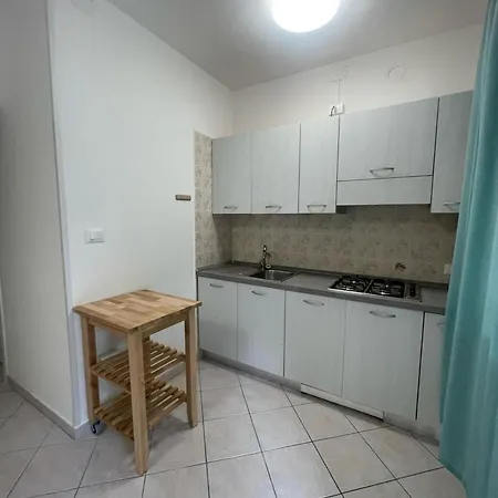 Comfortable Flat With Private Garden In Rosolina Apartment *