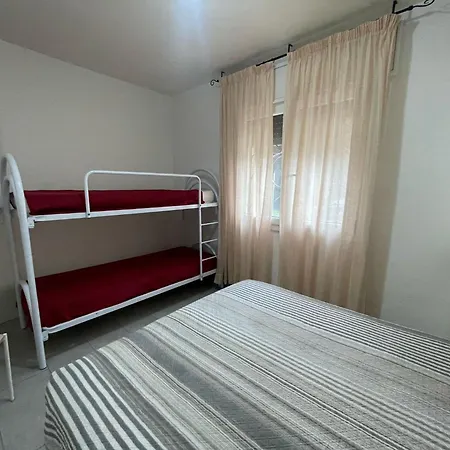 Comfortable Flat With Private Garden In Rosolina Apartment